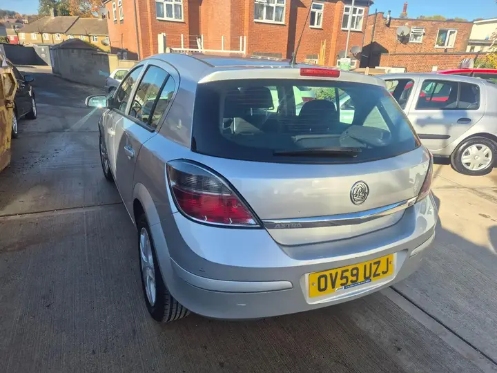 Vauxhall Astra 2009 photo 3