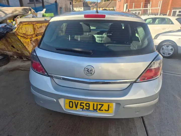Vauxhall Astra 2009 photo 4