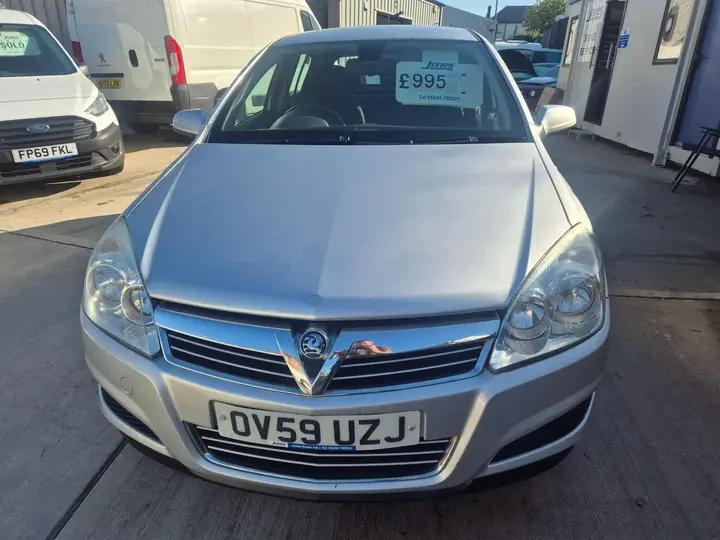 Vauxhall Astra 2009 photo 2