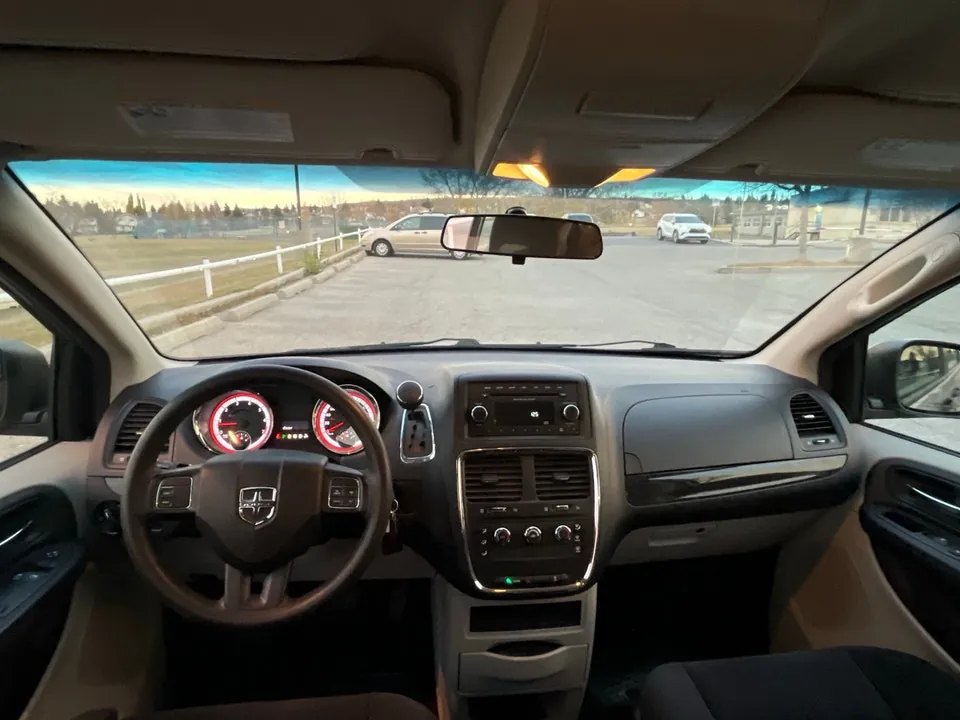 Dodge Grand Caravan 2014 photo 3