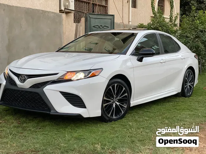 Toyota Camry 2018 photo 2