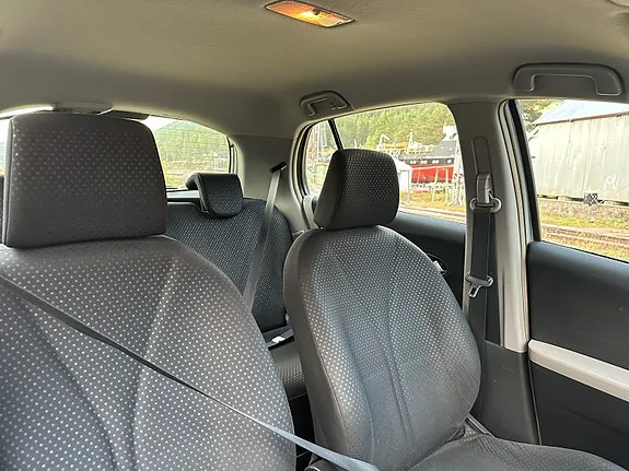 Toyota Yaris 2010 photo 5