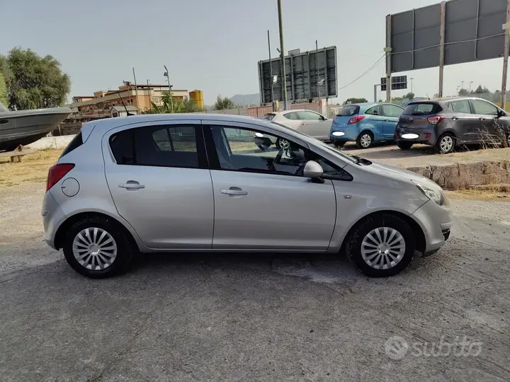 Opel Corsa 2010 photo 4