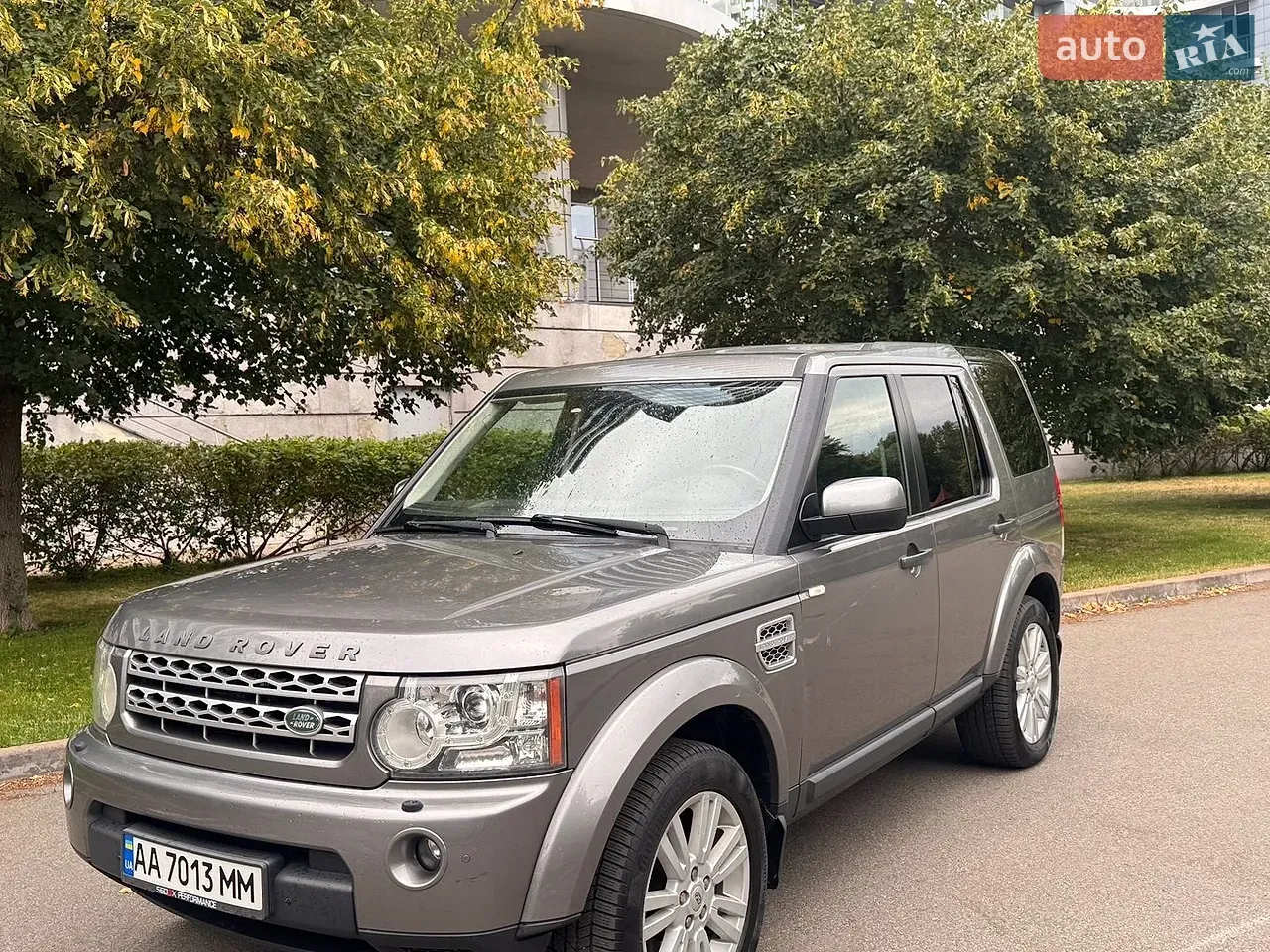 Land Rover Discovery 2010 photo 4