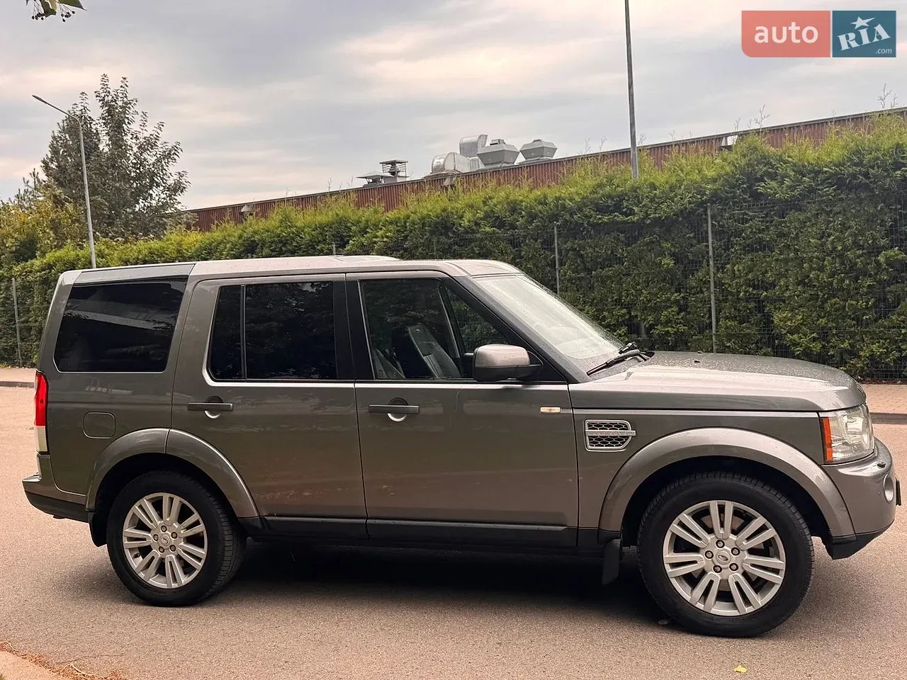 Land Rover Discovery 2010 photo 5