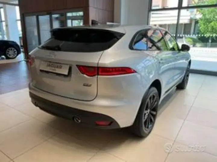 Jaguar F-Pace 2021 photo 2