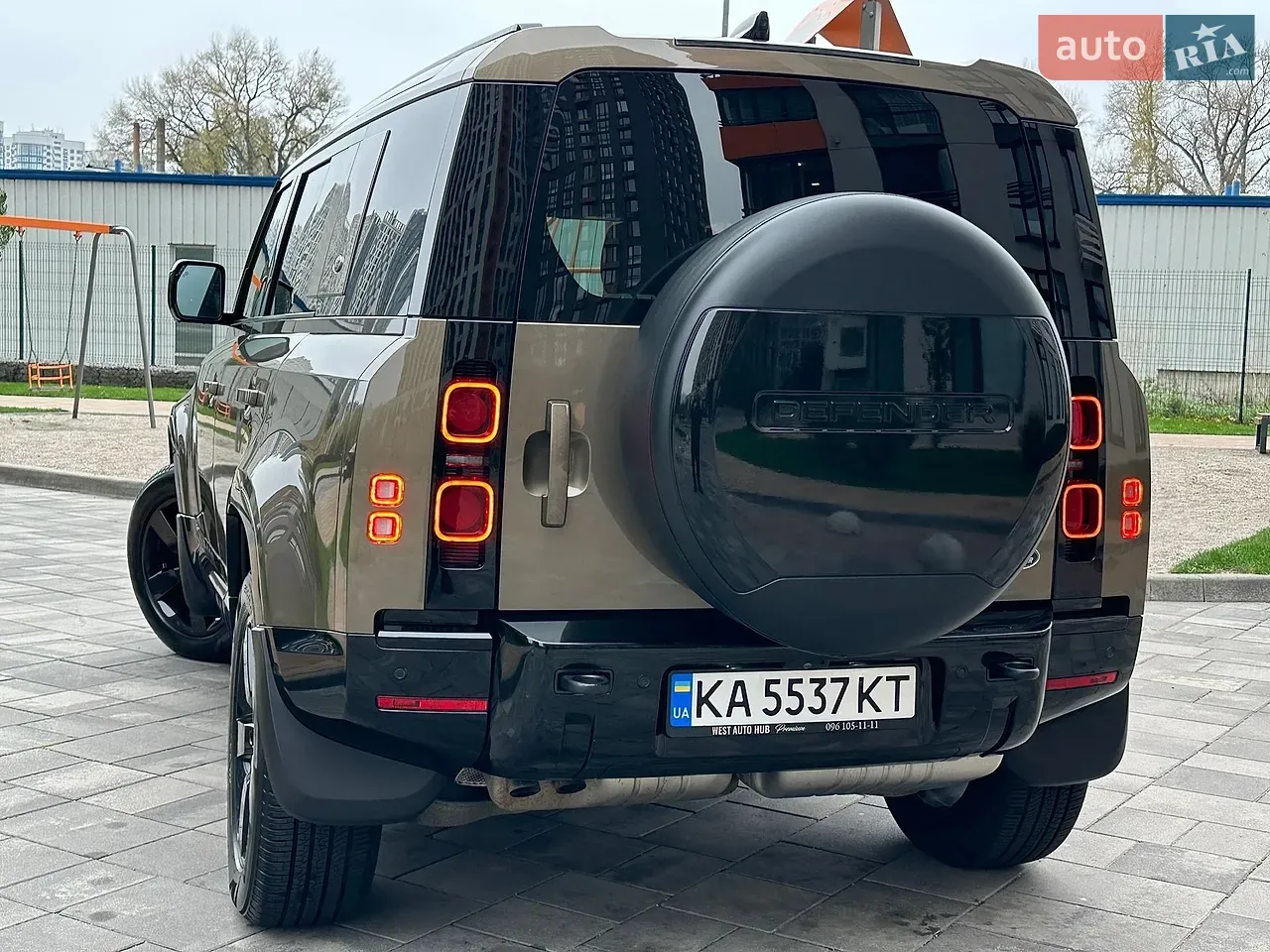 Land Rover Defender 2021 photo 2