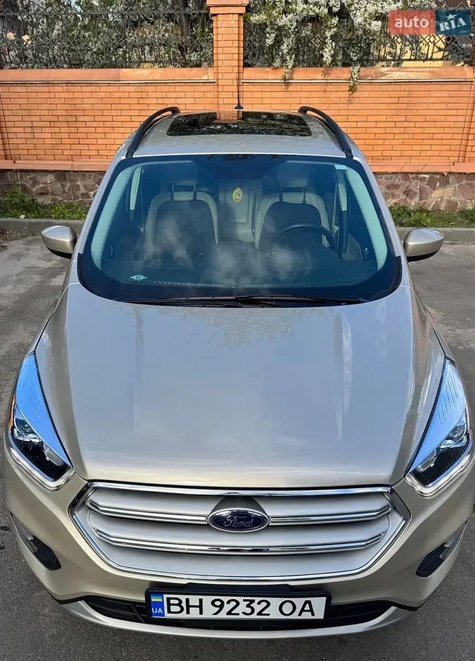 Ford Escape 2018 photo 2