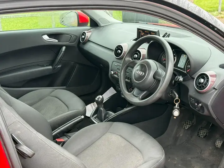 Audi A1 2012 photo 2