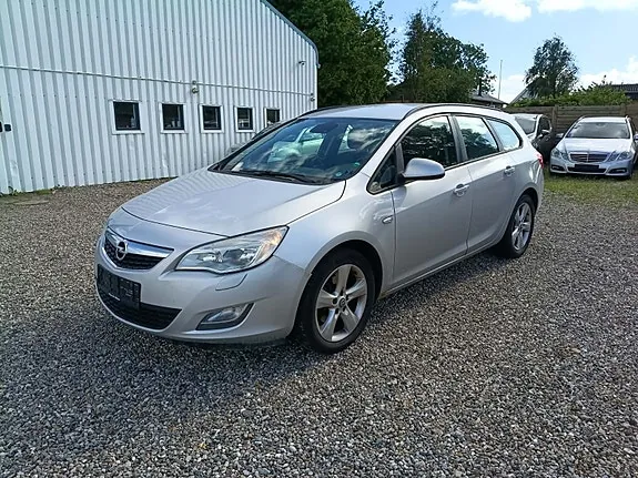 Opel Astra 2011 photo 2