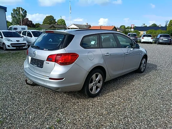 Opel Astra 2011 photo 5