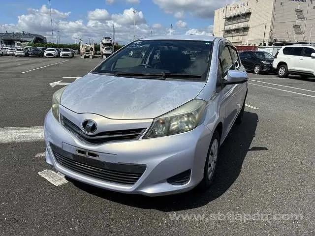 Toyota Vitz 2013 photo 2
