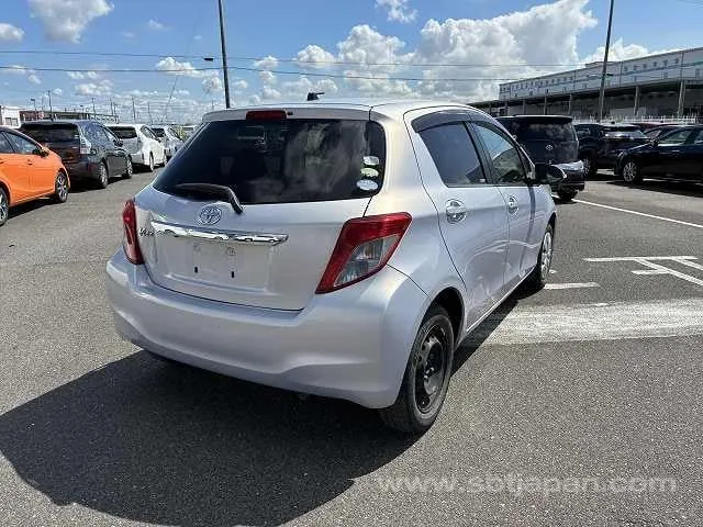 Toyota Vitz 2013 photo 4
