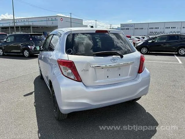 Toyota Vitz 2013 photo 3