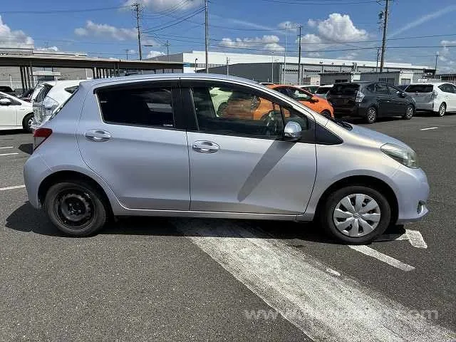 Toyota Vitz 2013 photo 5