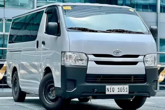 Toyota Hiace Commuter 2023 photo 3