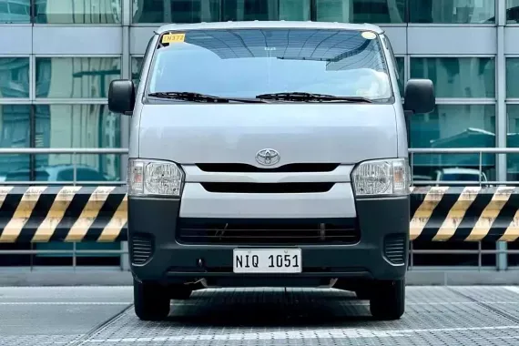 Toyota Hiace Commuter