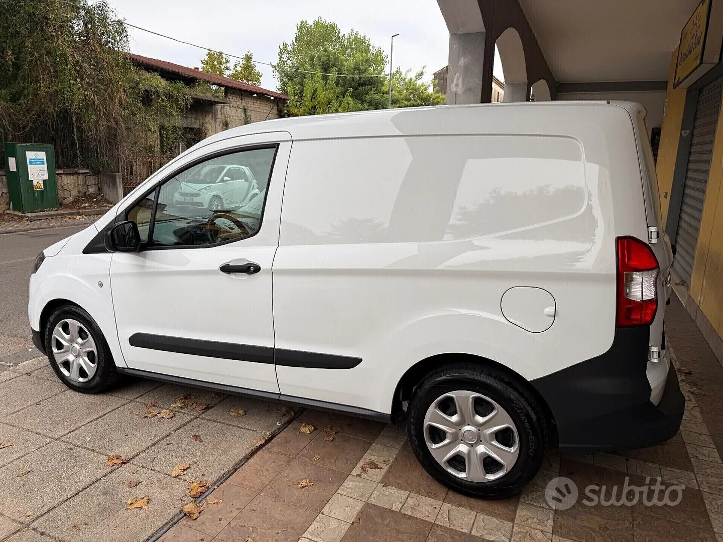 Ford Transit Courier 2023 photo 3