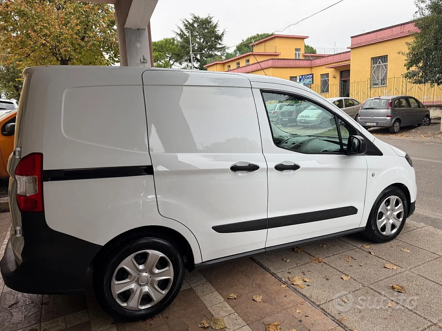 Ford Transit Courier 2023 photo 4