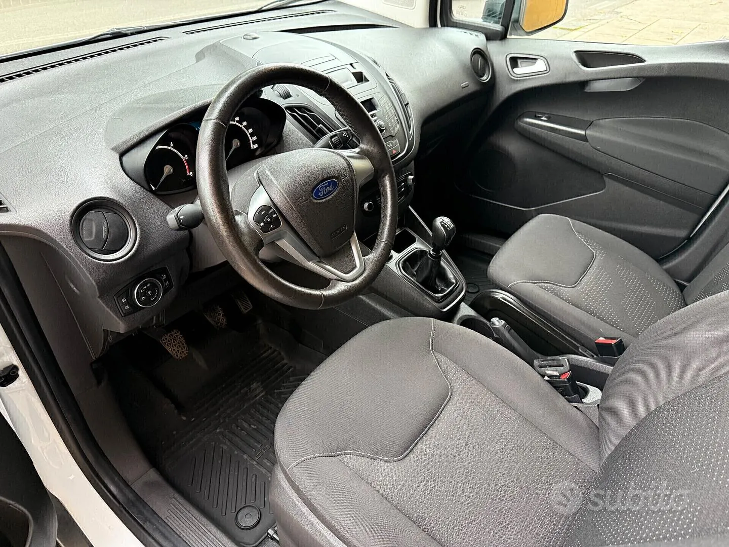 Ford Transit Courier 2023 photo 5