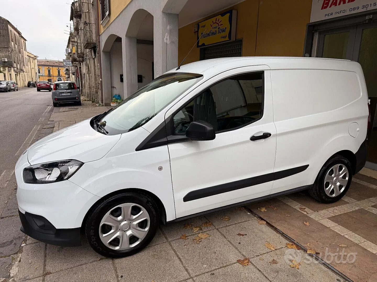 Ford Transit Courier 2023 photo 2