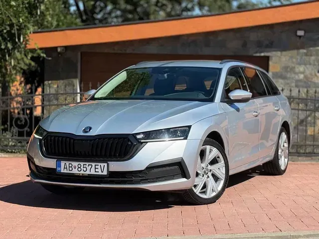 Skoda Octavia Combi 2023 photo 2