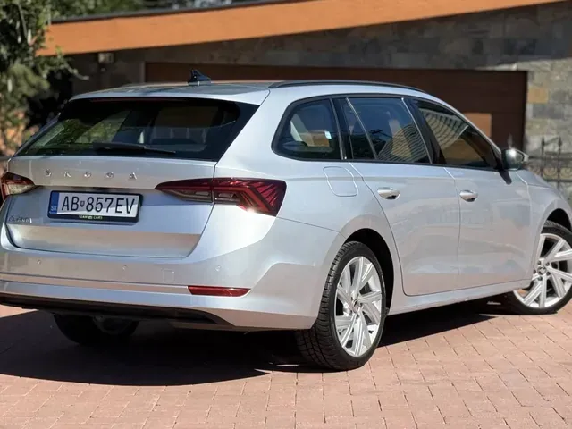 Skoda Octavia Combi 2023 photo 3