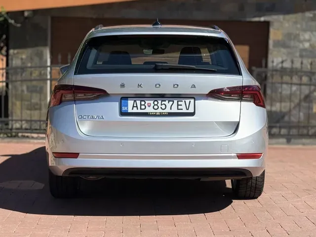 Skoda Octavia Combi 2023 photo 4