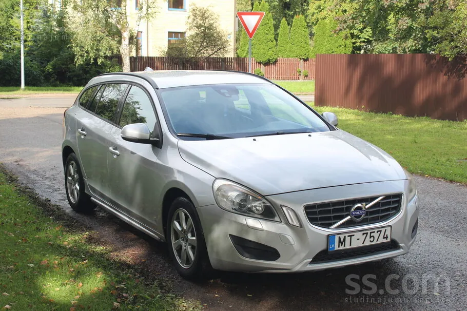 Volvo V60 2011 photo 2