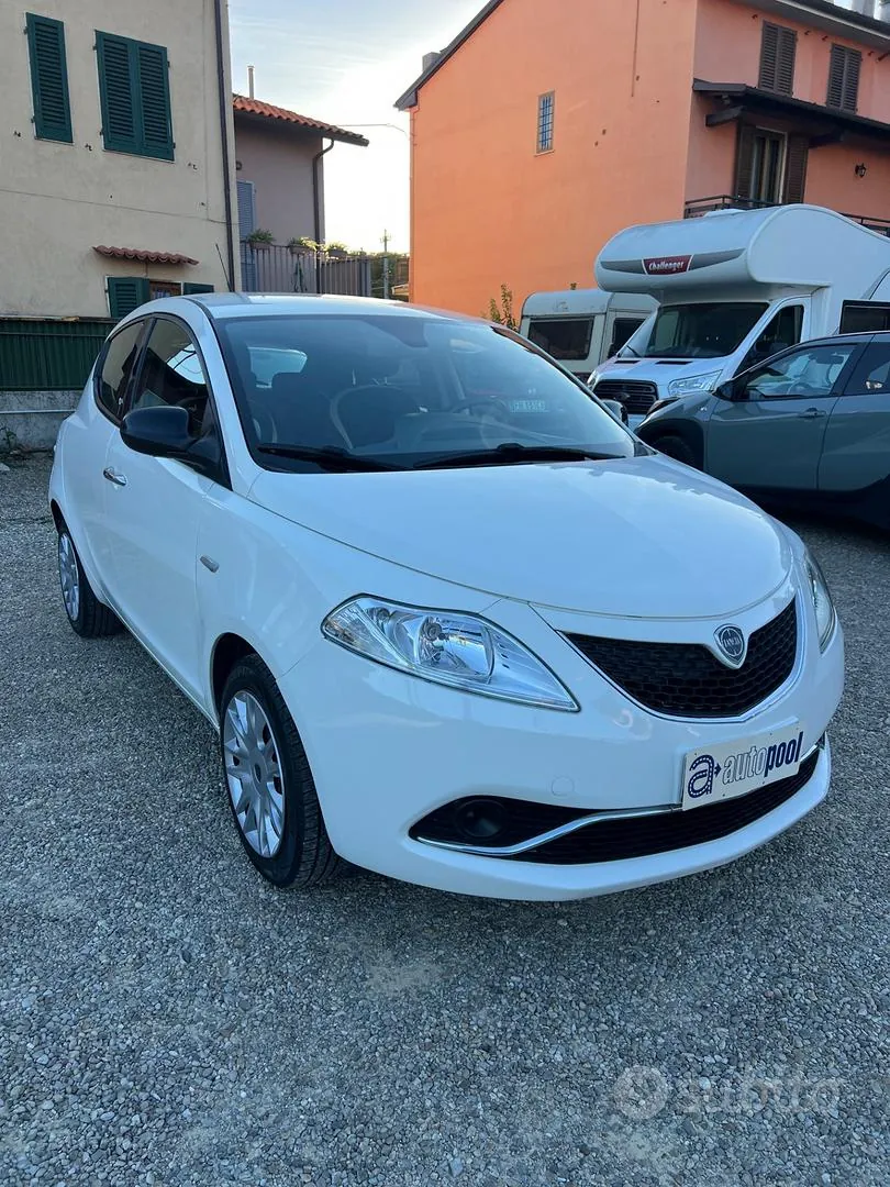Lancia Ypsilon