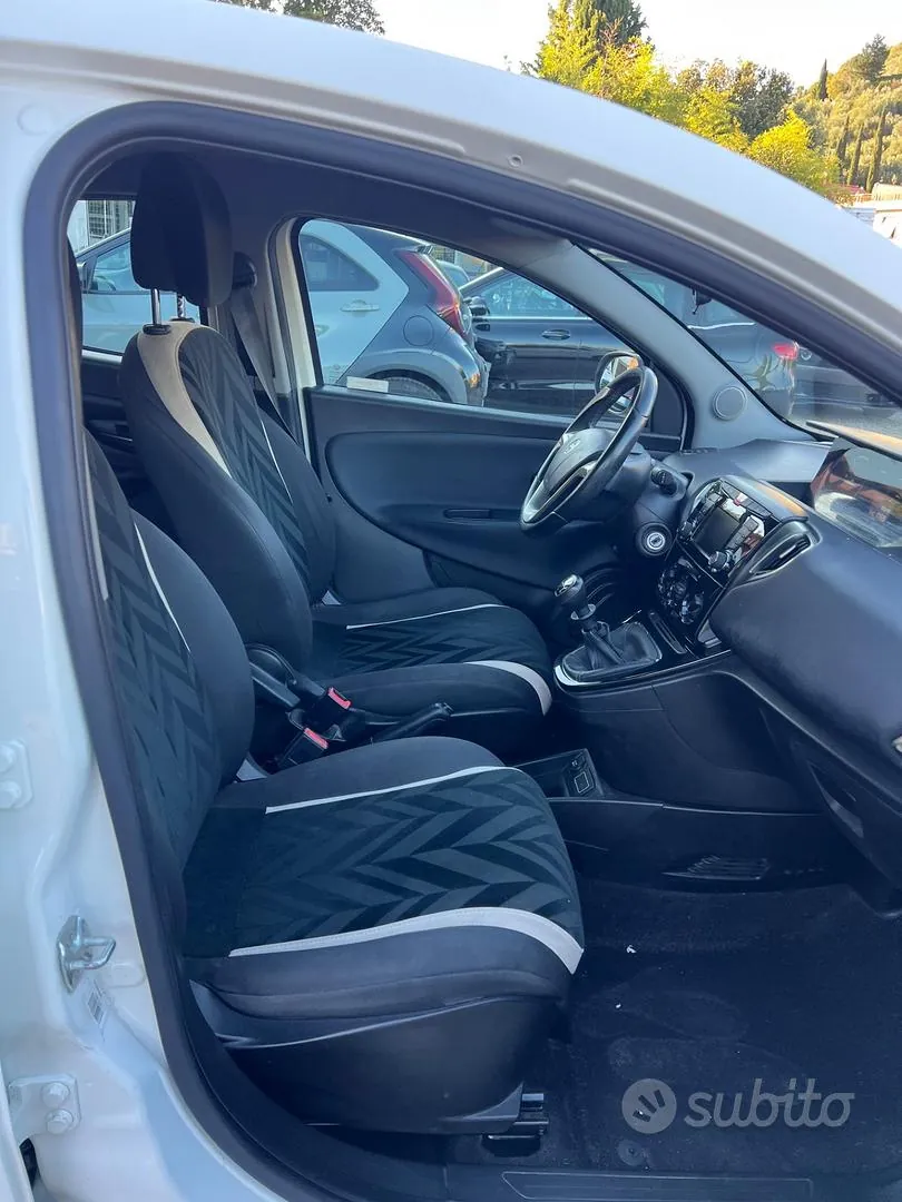 Lancia Ypsilon 2017 photo 3