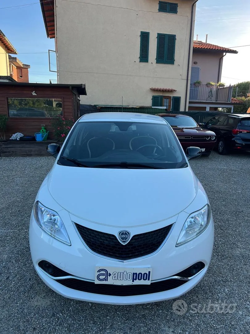 Lancia Ypsilon 2017 photo 2