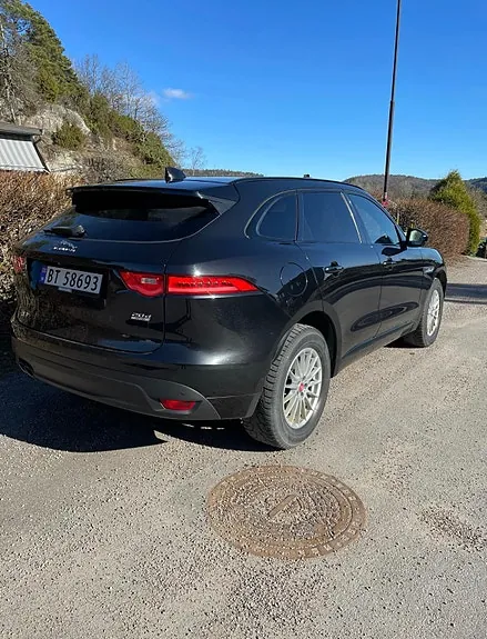 Jaguar F-Pace 2017 photo 2