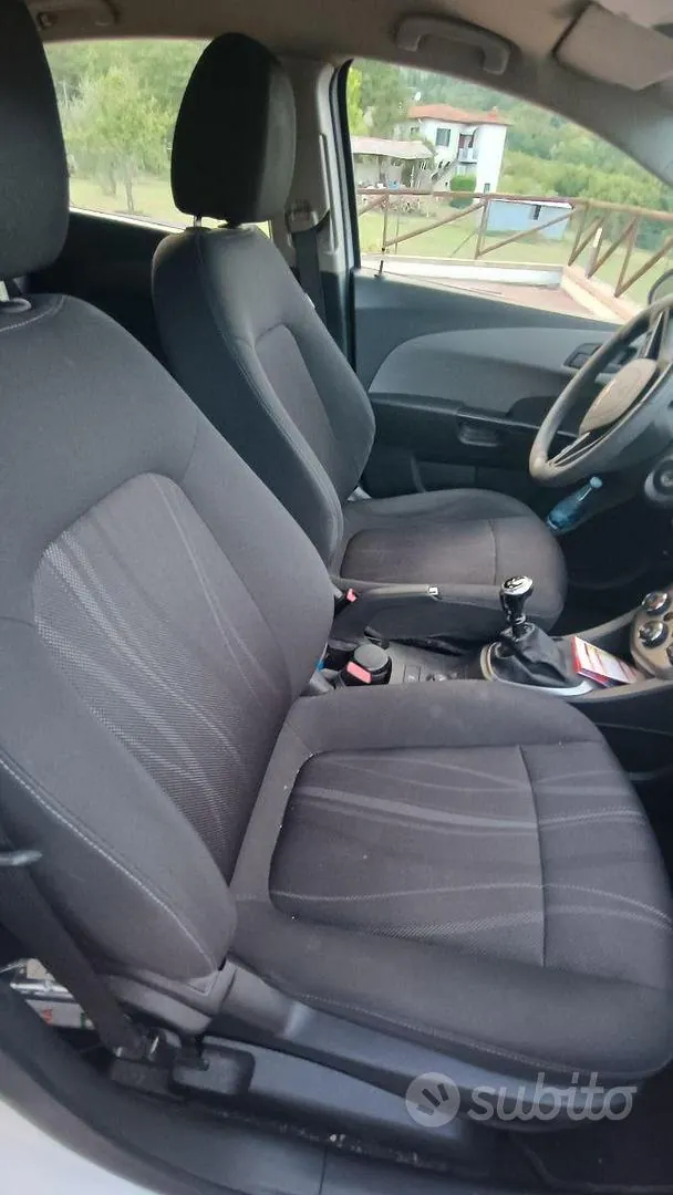 Chevrolet Aveo 2012 photo 5