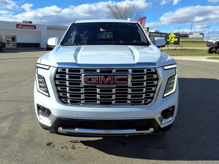 GMC Yukon 2026 photo 2
