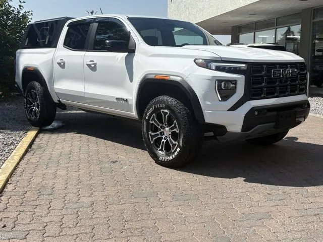 GMC Canyon 2024 photo 2