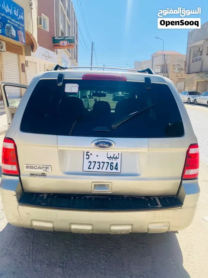 Ford Escape 2011 photo 2
