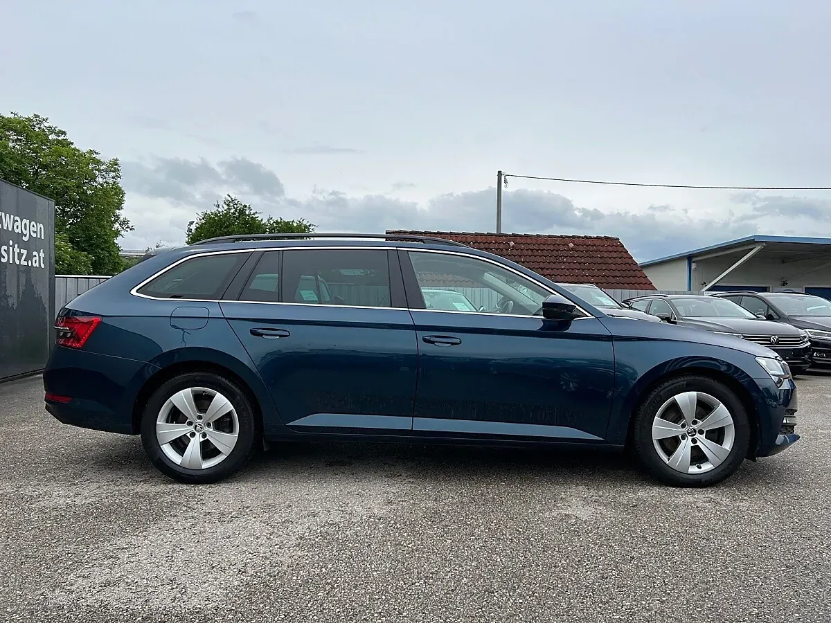 Skoda Superb 2022 photo 2