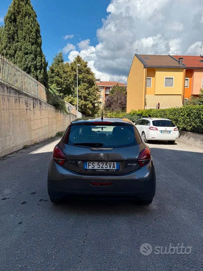 Peugeot 208 2018 photo 4