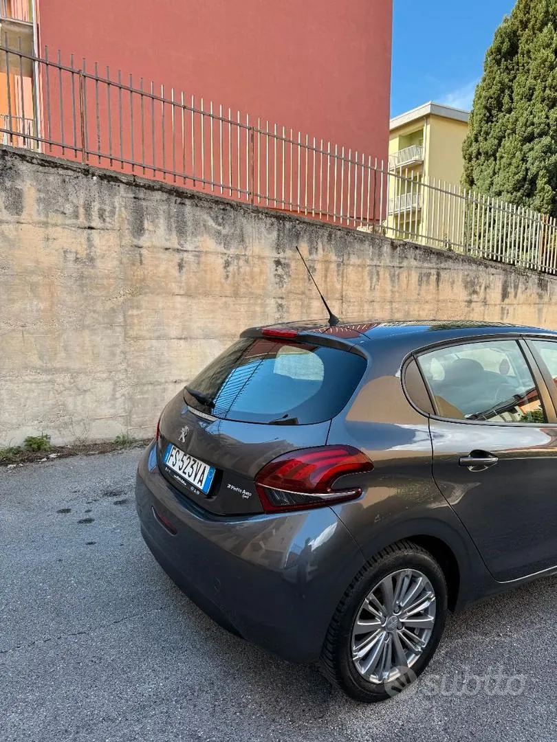 Peugeot 208 2018 photo 5