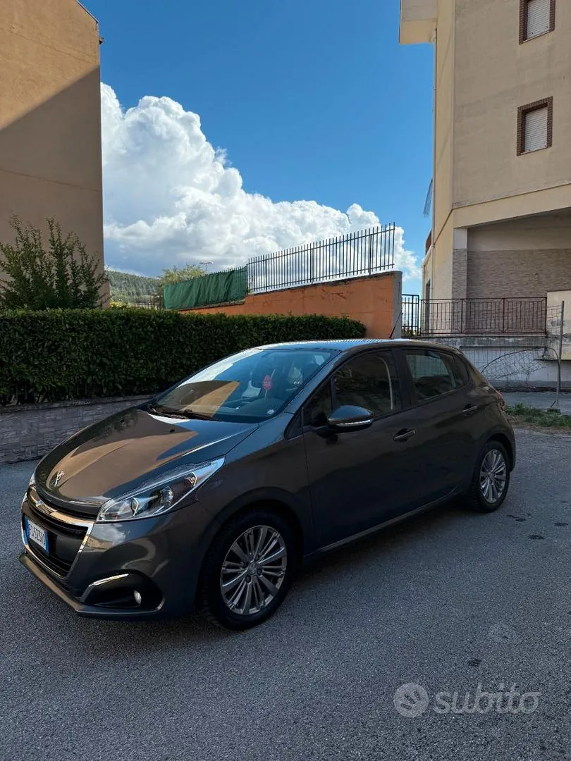 Peugeot 208 2018 photo 2