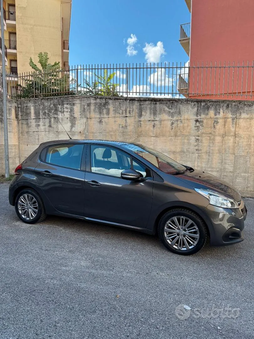 Peugeot 208 2018 photo 3