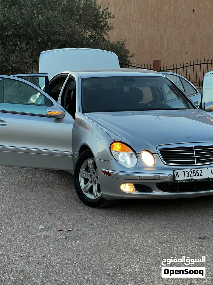 Mercedes-Benz E-Class 2005 photo 2