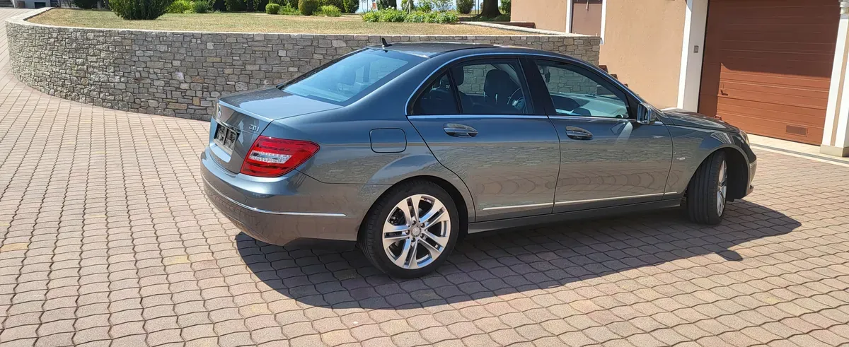 Mercedes-Benz C-Class 2012 photo 2