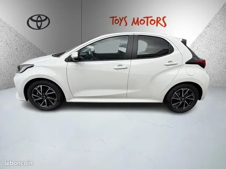 Toyota Yaris 2022 photo 2