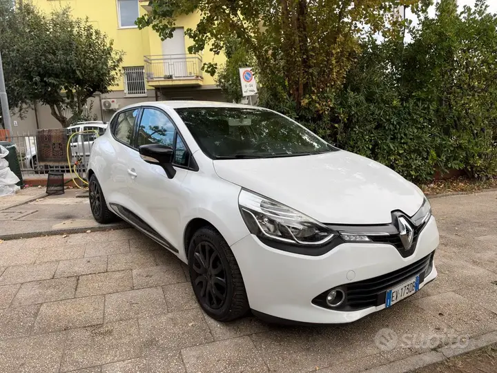 Renault Clio 2014 photo 2