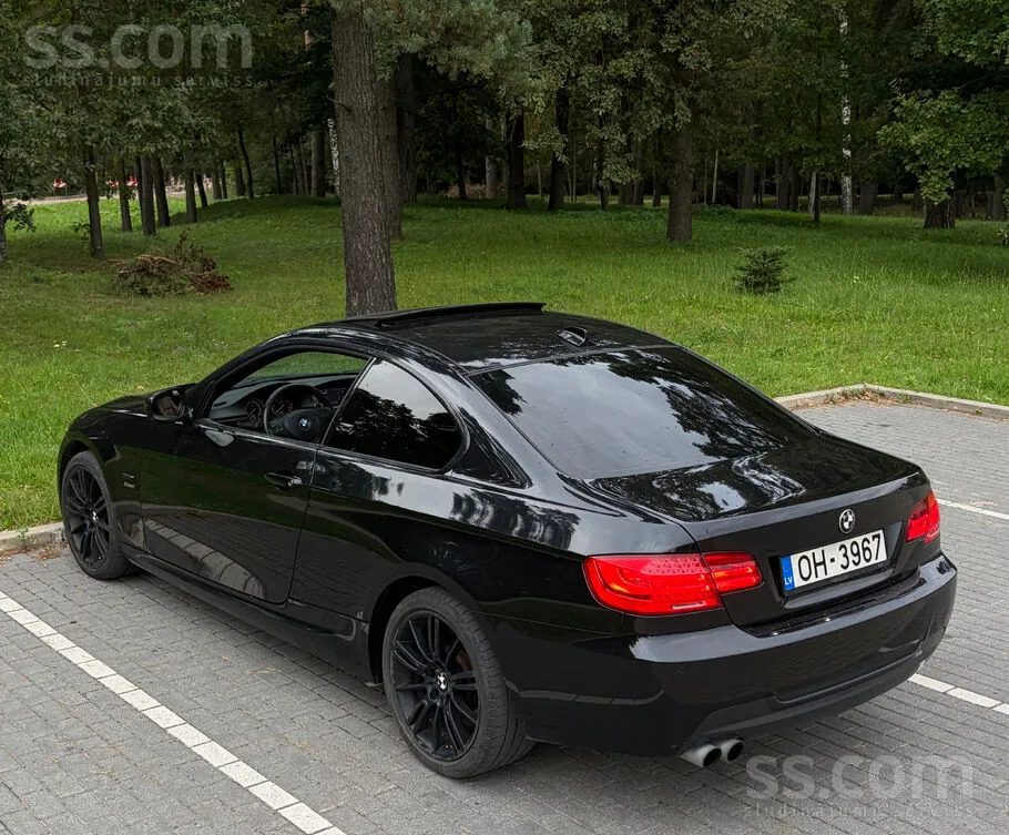 BMW 330 2012 photo 2
