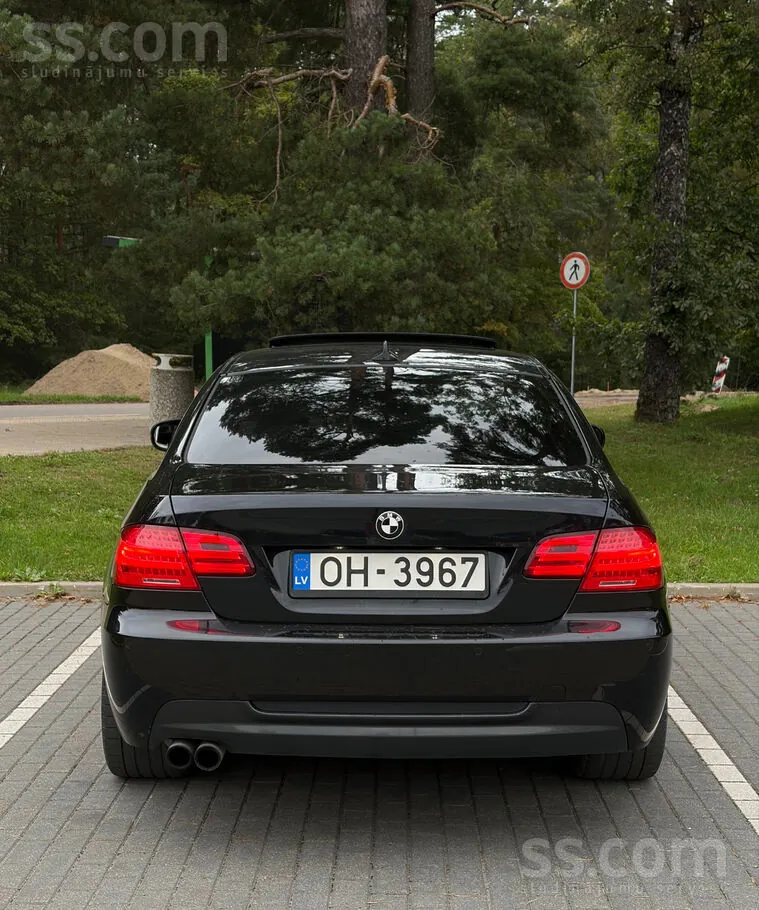 BMW 330 2012 photo 4