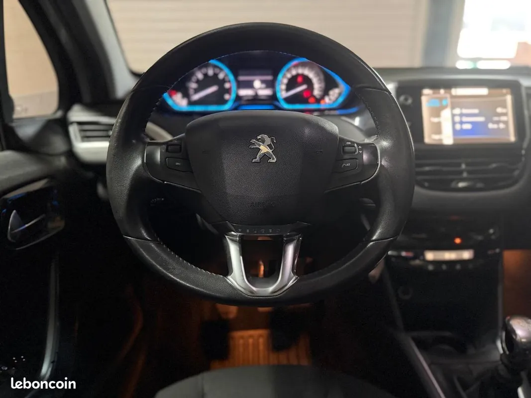 Peugeot 208 2013 photo 3