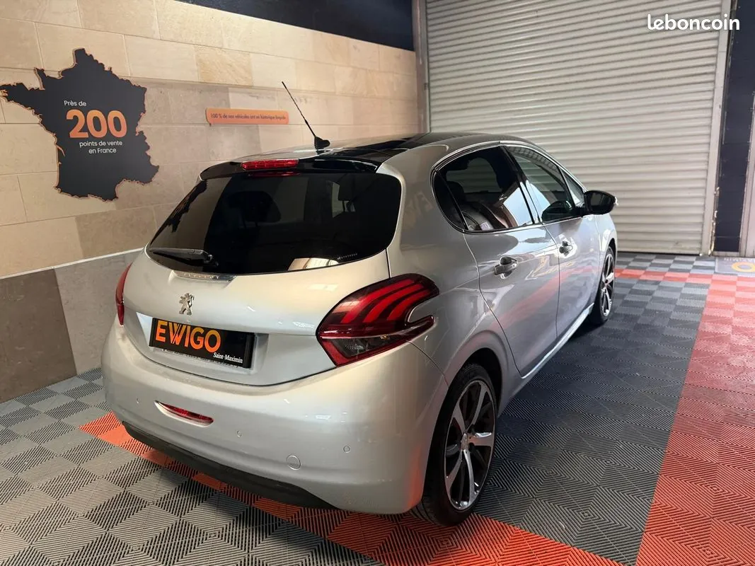 Peugeot 208 2013 photo 2
